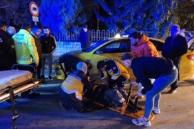 Ticari taksinin çarptığı kadın yaralandı