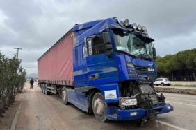 Tır, kamyona arkadaş çarptı: 1 yaralı