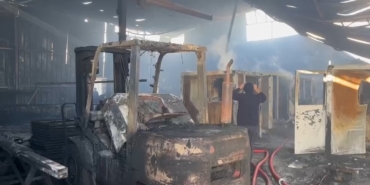 Tır Parkı’ndaki işletmede çıkan yangın kontrol altına alındı: 1 kişi hastaneye kaldırıldı