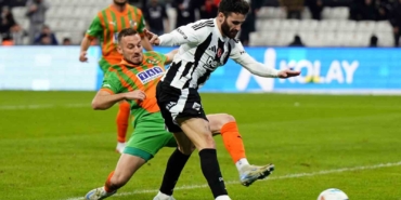 Trendyol Süper Lig: Beşiktaş: 1 - Corendon Alanyaspor: 1 (İlk yarı)