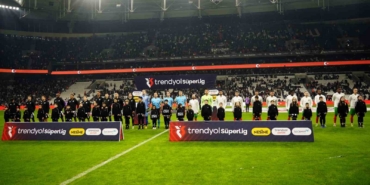 Trendyol Süper Lig: Beşiktaş: 1 - Corendon Alanyaspor: 1 (Maç devam ediyor)