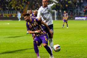 Trendyol Süper Lig: Eyüpspor: 1 - Fenerbahçe: 1 (İlk yarı)