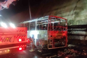 Turist kafilesini taşıyan otobüs alev topuna döndü, facia ucuz atlatıldı