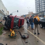 Tuzla’da 2 otomobil çarpıştı: 1 yaralı