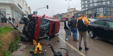 Tuzla’da 2 otomobil çarpıştı: 1 yaralı