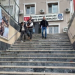 Tuzla’da otomobil çalan şüpheliler evden hırsızlık yaparken yakayı ele verdi