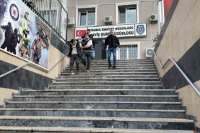 Tuzla’da otomobil çalan şüpheliler evden hırsızlık yaparken yakayı ele verdi