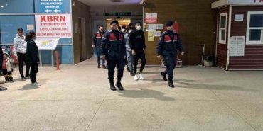 Ülkeye kaçak yollarla giren 13 göçmen, jandarma ekipleri tarafından yakalandı