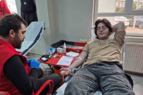 Üniversite öğrencilerinden kan bağışı