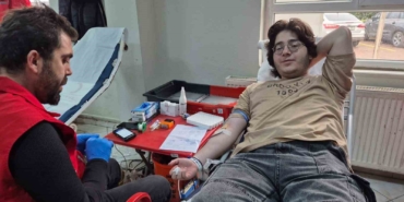 Üniversite öğrencilerinden kan bağışı