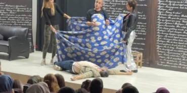 Ünlü isimlerin sahne aldığı ’Başka Sen Yok Ki’ ayakta alkışlandı