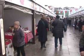 Üsküdar’da kadın el emeği ürünler yılbaşı pazarında satışa çıktı