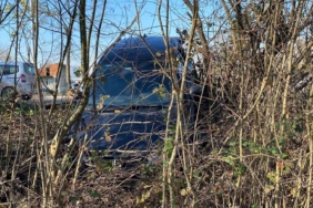 Virajı alamayan otomobil ağaçlık alana daldı: Sürücü 2.00 promil alkollü çıktı