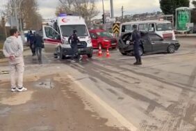 Yalova’da iki otomobil çarpıştı: 3 yaralı