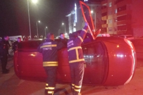 Yan yatan otomobil için tüm birimler seferber oldu