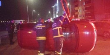 Yan yatan otomobil için tüm birimler seferber oldu