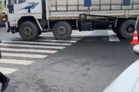 Yaya geçidinde kamyonun altında kalan kadın hayatını kaybetti