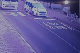 Yaya geçidinde yayaya aracın çarptığı anlar kamerada