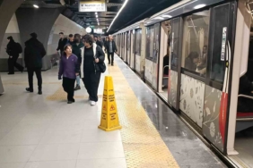 Yenibosna’da metro istasyonunun tavanından sular aktı