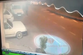 Yola dikkatsiz çıkan otomobil motosiklete çarptı