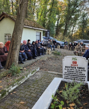 Yüksekova şehidi Gölcük’te kabri başında dualarla anıldı