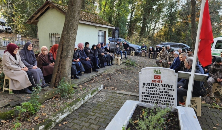 Yüksekova şehidi Gölcük’te kabri başında dualarla anıldı