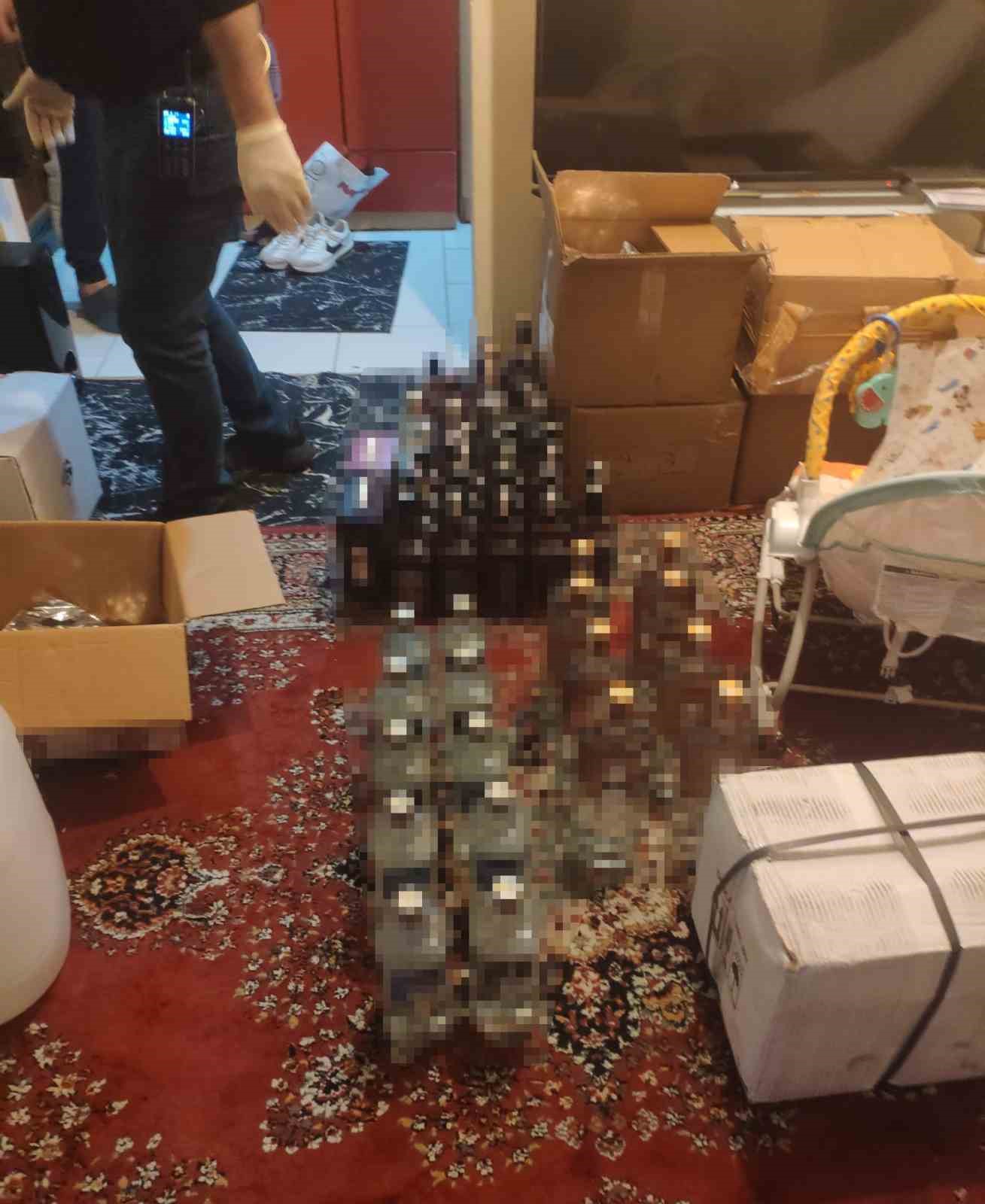 Zeytinburnu’nda yılbaşı öncesi sahte içki operasyonu: 300 litre ele geçirildi