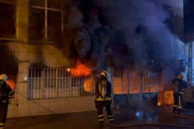 3 katlı tekstil atölyesi alevlere teslim oldu