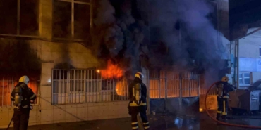 3 katlı tekstil atölyesi alevlere teslim oldu