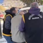 44 suç kayıtlı, 25 yıl hapis cezasıyla aranan şüpheli şehir turu atarken yakalandı