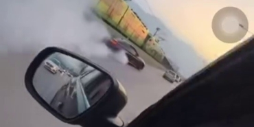 Adeta asfaltı ağlattı...Akan trafikte drift atarak ilerledi