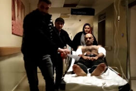 Ağaç soyma makinesine kollarını kaptırdı