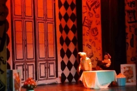 ‘Alice Müzikali’ Maltepe’de sahnelendi