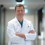 Anne karnından umuda: Bin gramlık bebek 3 ameliyatla hayata tutundu