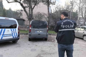 Aracını görünce gözlerine inanamadı: Kurşunların isabet ettiği kamyonet delik deşik oldu