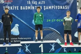 Aras İkra Yalçın’dan Badminton’da çifte şampiyonluk