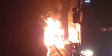 Arıza yapan tır alev topuna döndü