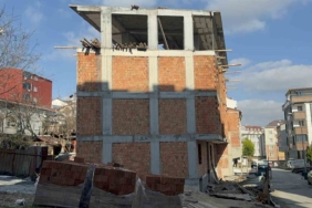 Arnavutköy’de inşaattan düşen işçi ağır yaralandı