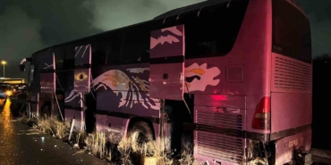 Arnavutköy’de otobüsle seyir halindeyken kalp krizi geçirip kaza yapan sürücü hayatını kaybetti