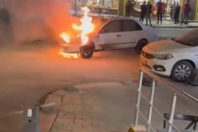 Arnavutköy’de seyir halindeki otomobilin motoru alev alev yandı