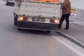 Attığı sigara kamyonetin kasasındaki malzemeleri tutuşturdu