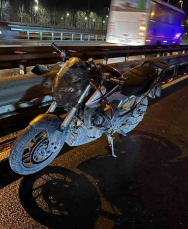 Avcılar E-5’te motosiklet kazası: 1 polis memuru hayatını kaybetti, 1’i ise ağır yaralandı