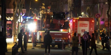 Avcılar’da korkutan çatı katı yangını