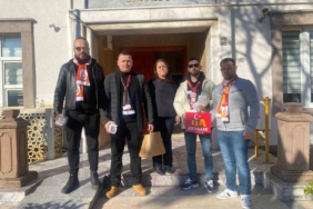 Ayvalık’ta Galatasaray’ın taraftar grubundan Alzheimer hastalarına anlamlı destek