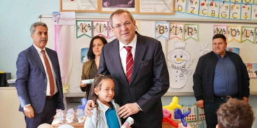 Ayvalık’ta öğrencilerin karne heyecanı