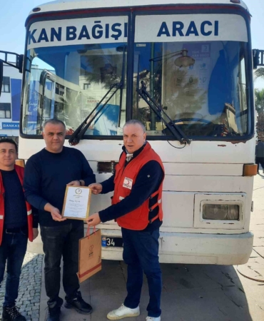 Ayvalık’ta Türk Kızılay’ından kan bağışçısına altın madalya