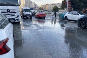 Bahçelievler’de kanalizasyon taştı, etrafı pis koku sardı