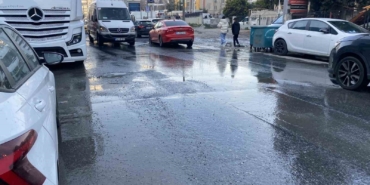 Bahçelievler’de kanalizasyon taştı, etrafı pis koku sardı