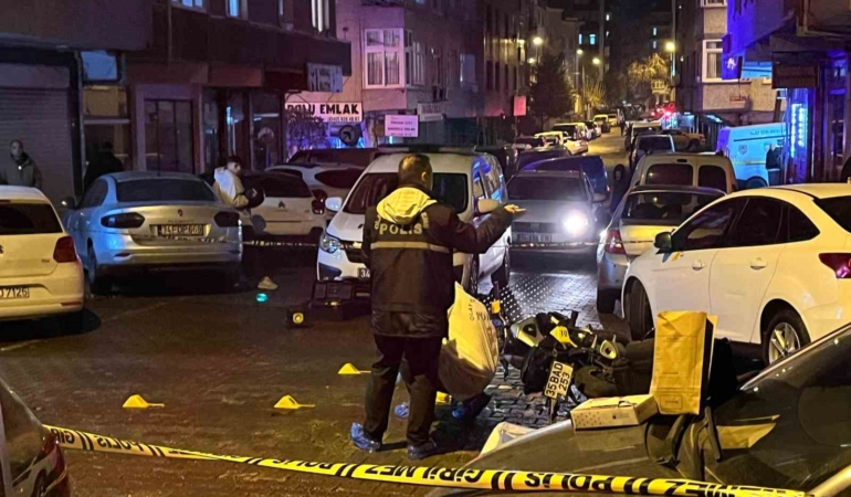 Bahçelievler’de seyir halindeki motosiklete silahlı saldırı: 1 ölü, 1 yaralı