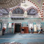 Bakırköy Belediyesi ibadethaneleri dip köşe temizliyor